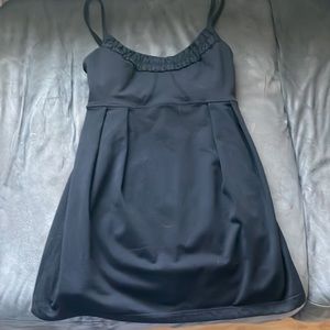 LULULEMON TOP BLACK - EUC ! Size 2. shelf bra.